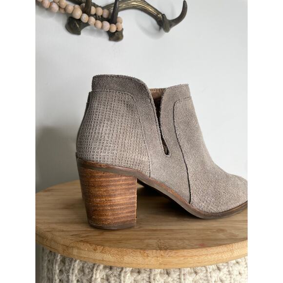 Lucky Brand Ponic Suede Ankle Boots Size 7.5 Beige Western Block Heel - Picture 2 of 10